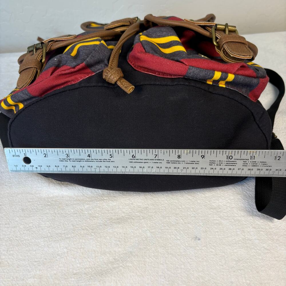 Harry Potter Hogwarts Alumni Gryffindor Backpack 9 3/4 Varsity 2018 - Picture 15 of 16